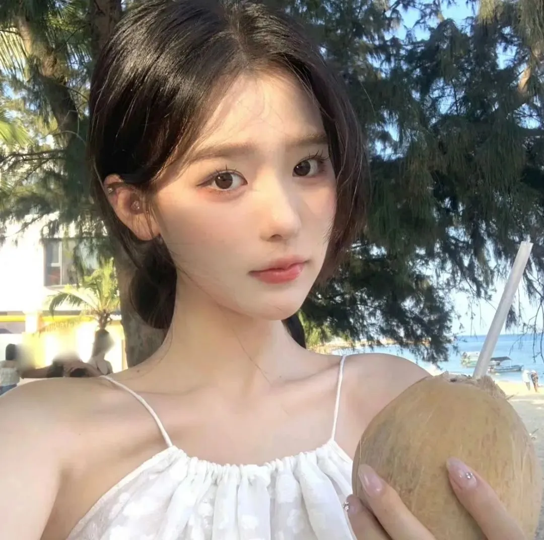 大尺度复仇惊悚《假面女郎》无删减版在线：容貌焦虑逼疯普通女孩，整容杀人走上绝路